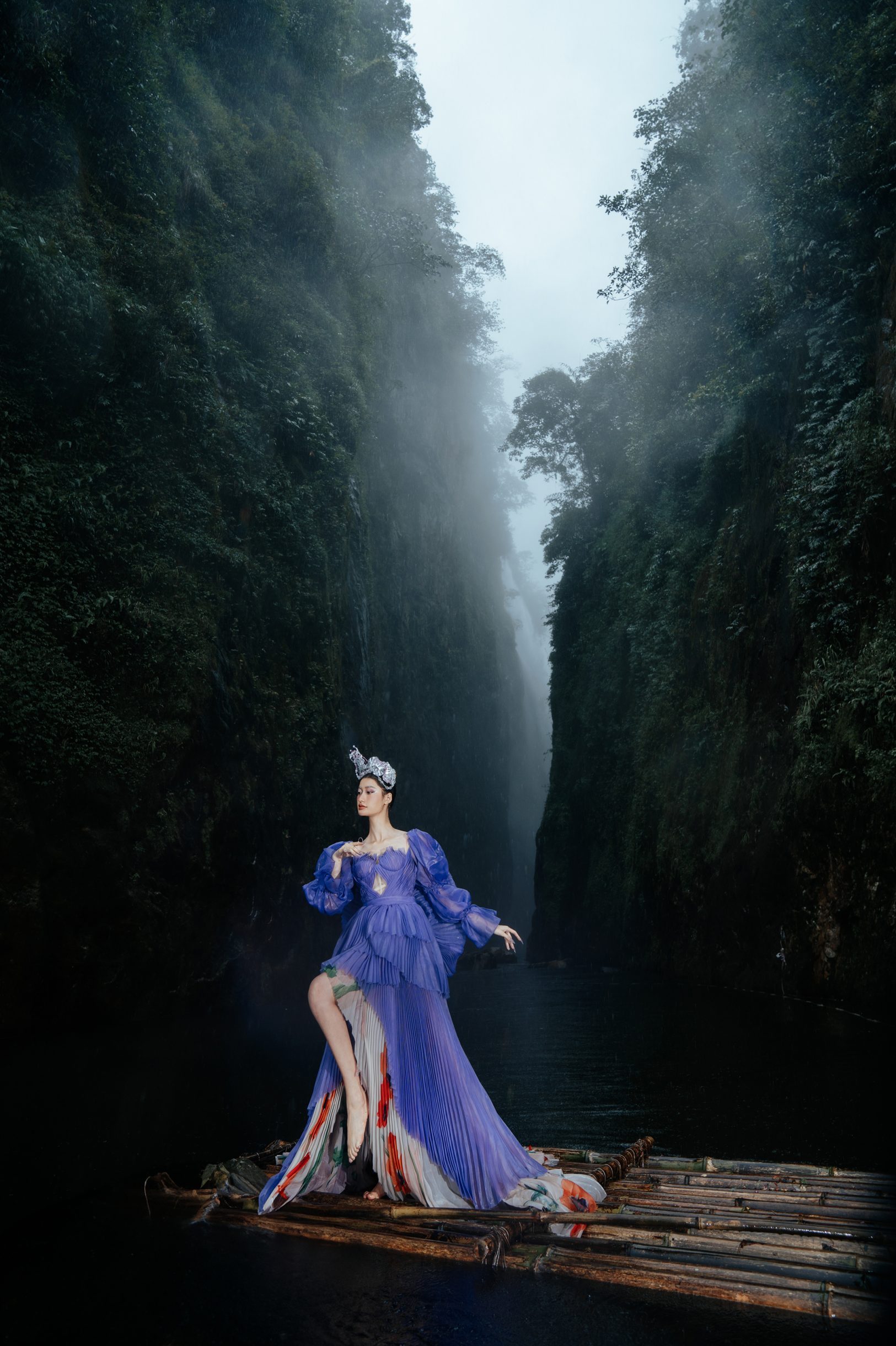 Ảnh chụp nàng thơ trong rừng – Vũ điệu tím giữa thác sương
